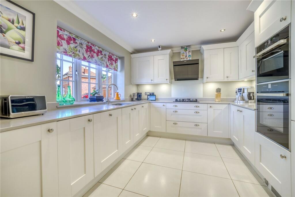 Osprey Close, Upton, Poole, Dorset, BH16 photo 5