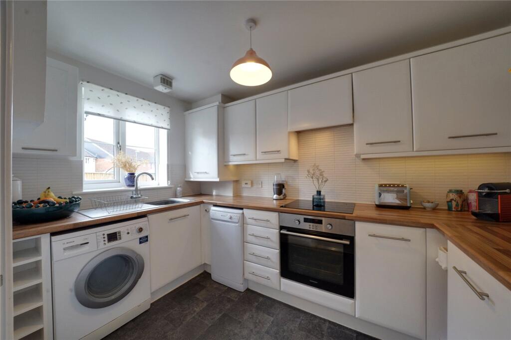 Blackthorn Close, Red Lodge, Bury St. Edmunds, Suffolk, IP28 photo 3