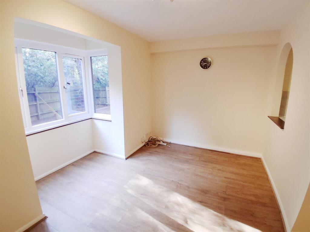 Apartment in Southall - More