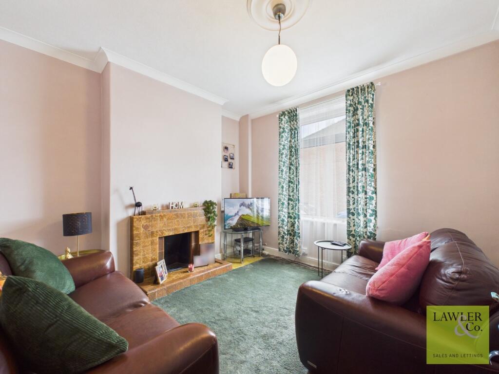 Willow Grove, Marple, Stockport, Cheshire, SK6 7AT photo 4