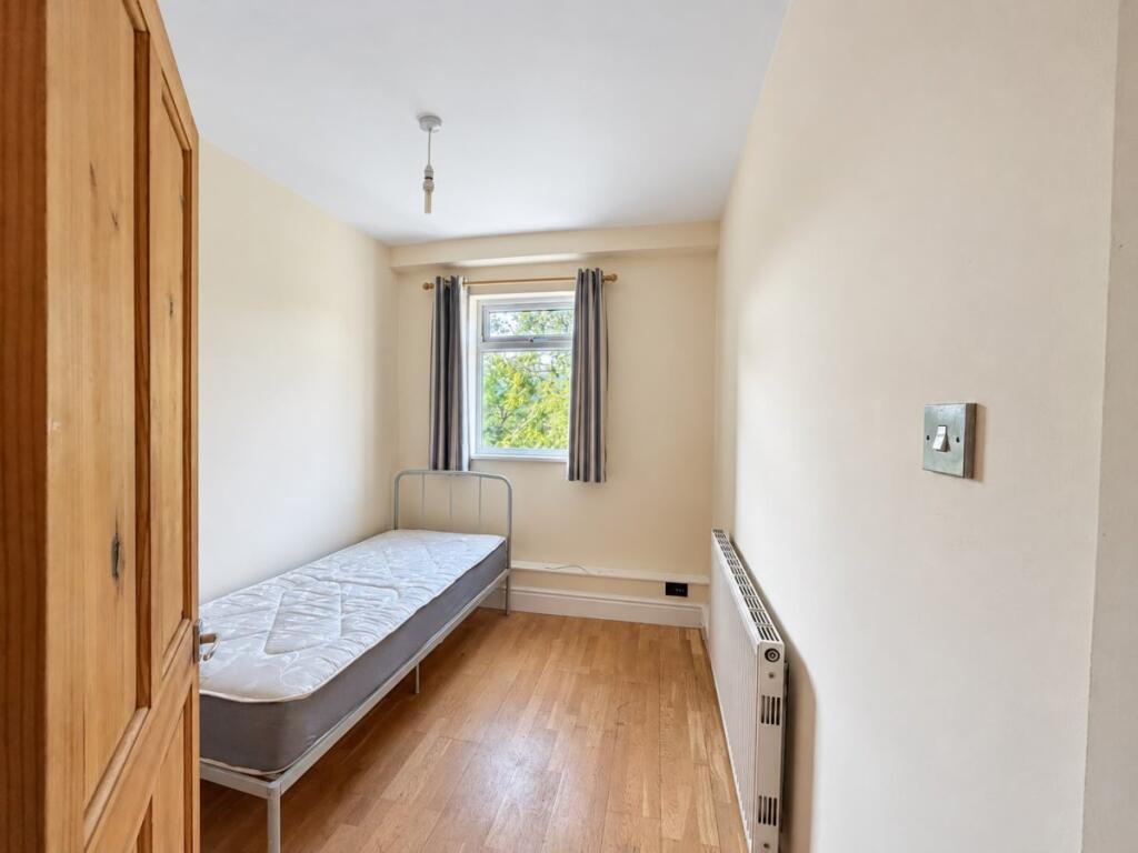Apartment in High Wycombe, Castlefield - More