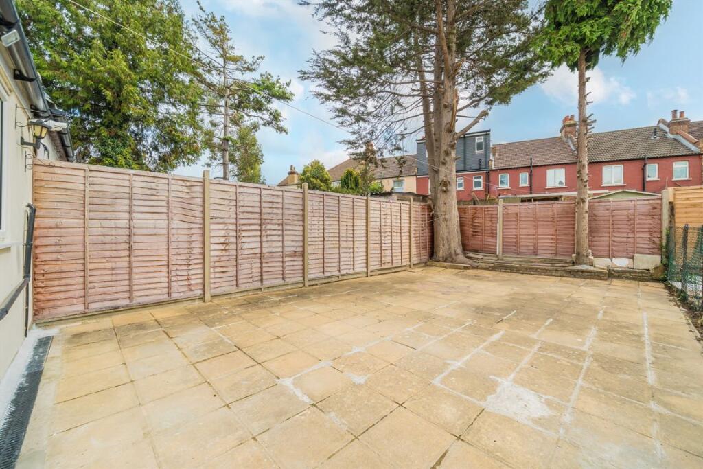House in Croydon - View 5