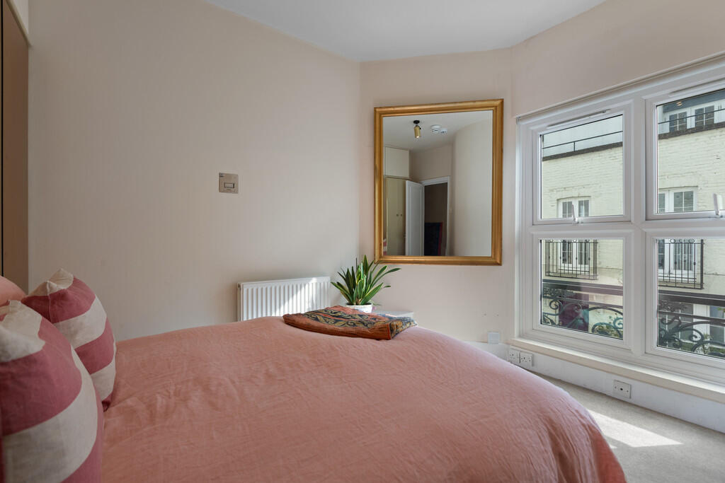 3 bedroom mews property for rent