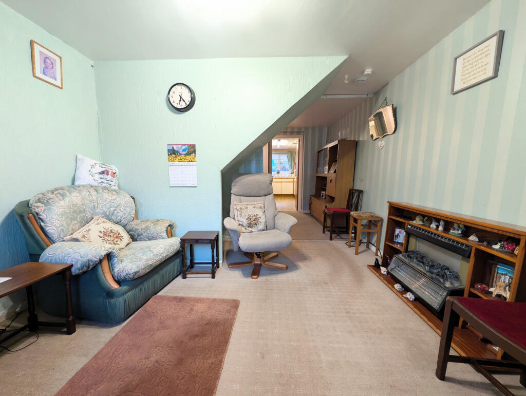 House in Mountain Ash - More