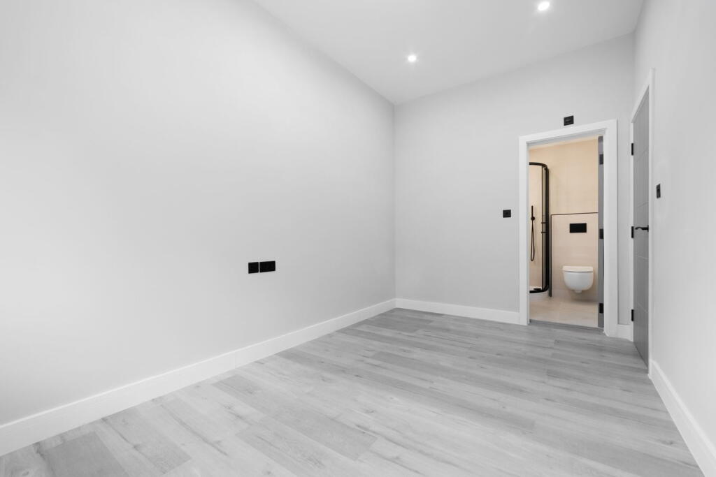 Apartment in Croydon - View 5