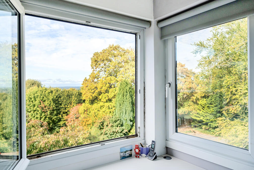 Apartment in Guildford, Surrey - View 5