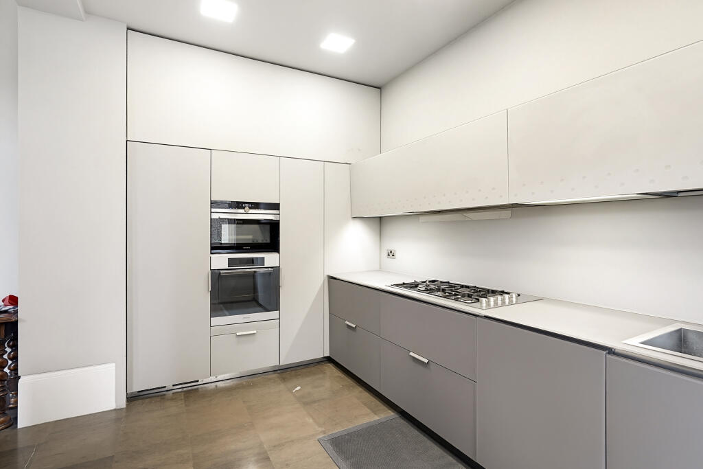 4 bedroom maisonette for rent