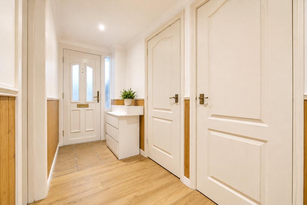 Apartment in Guildford, Westborough - More