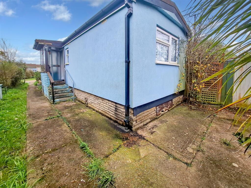Thornlea Park, Wick, Littlehampton photo 3