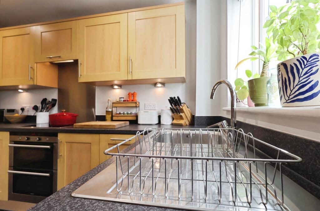 Apartment in North Hertfordshire, Hertfordshire - View 5