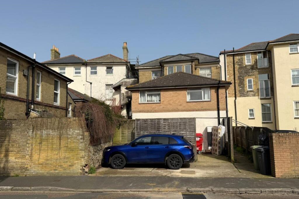 House in Ryde, Oakfield - View 3
