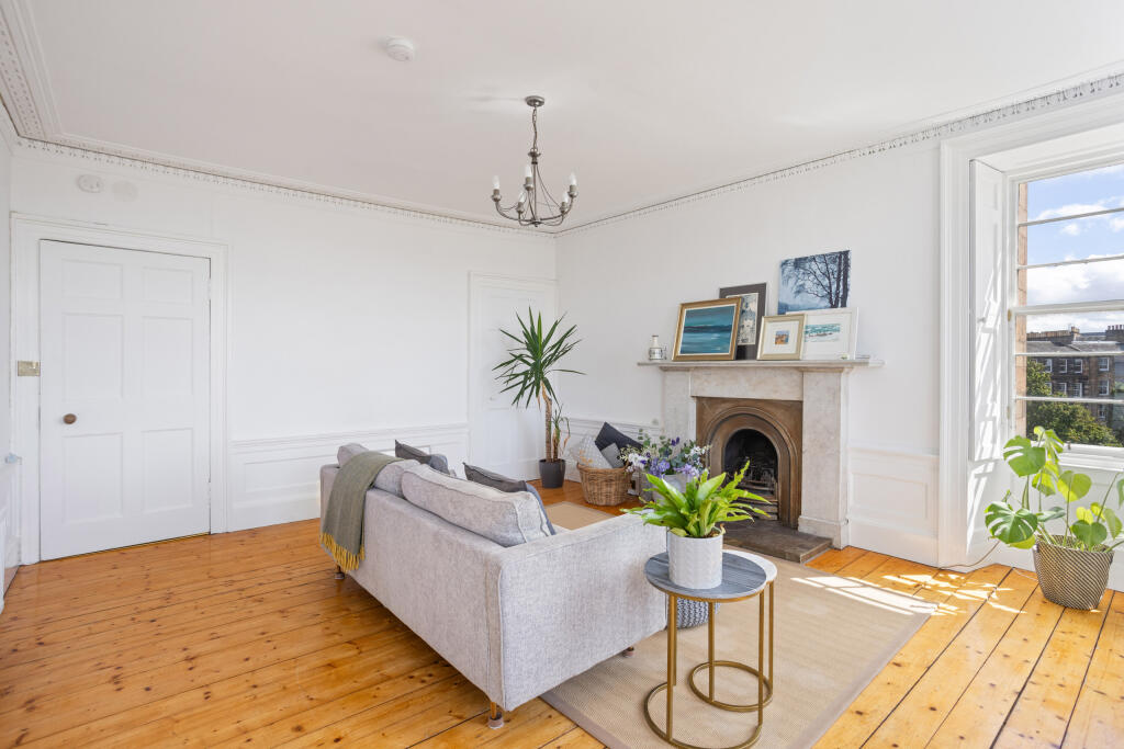 Apartment in Edinburgh, Tollcross - View 5