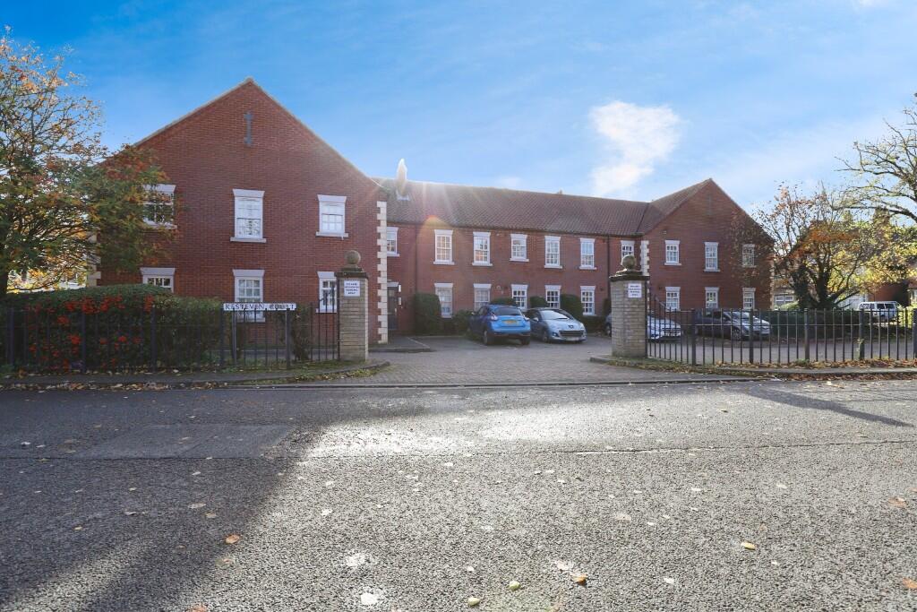 2-bed flat on New Street, Grantham, Lincolnshire, NG31, £80,000