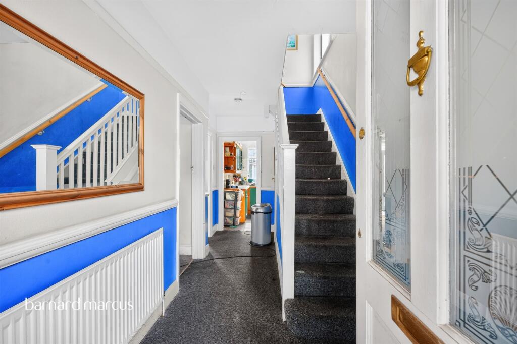 House in Sutton - More