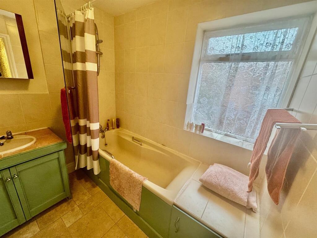 Apartment in Scarborough, South Cliff - View 4