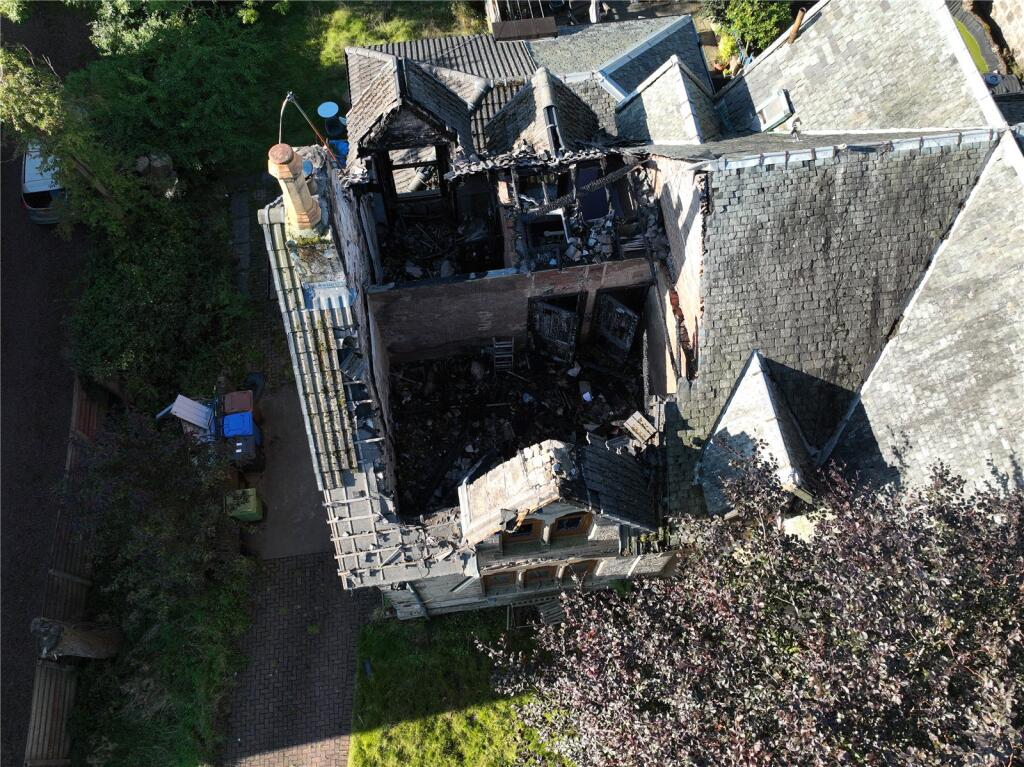 House in Busby, Mansefield, Stamperland - View 3
