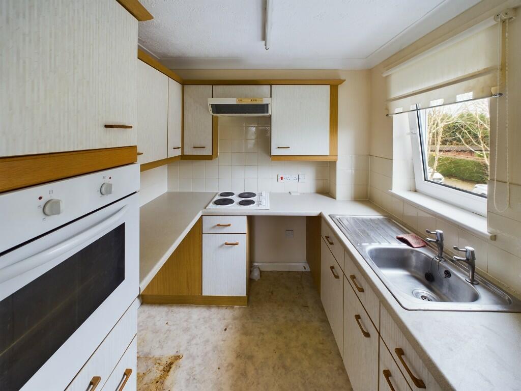 Farnham Close, London, N20 photo 3