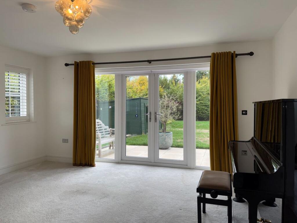 House in Slough - View 4