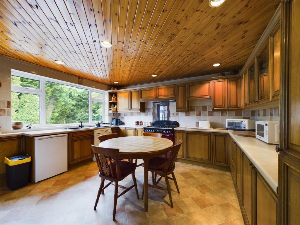 House in Halifax - View 4