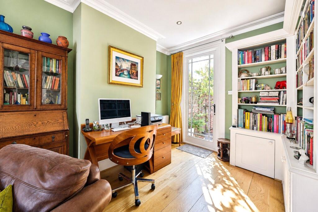 House in London, Globe Town, Stepney - View 5