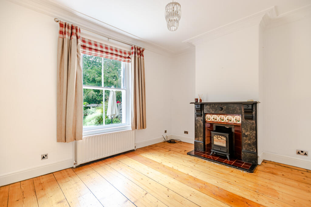House in Leeds, West Yorkshire - View 4