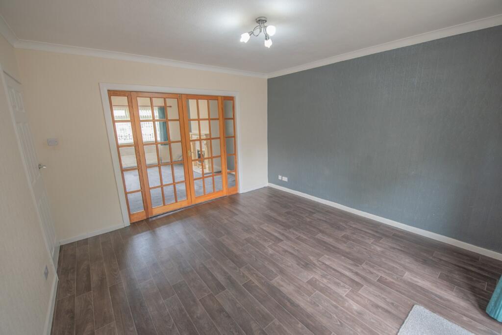 31 Lyon Road, Eastburn BD20 8UY  photo 4