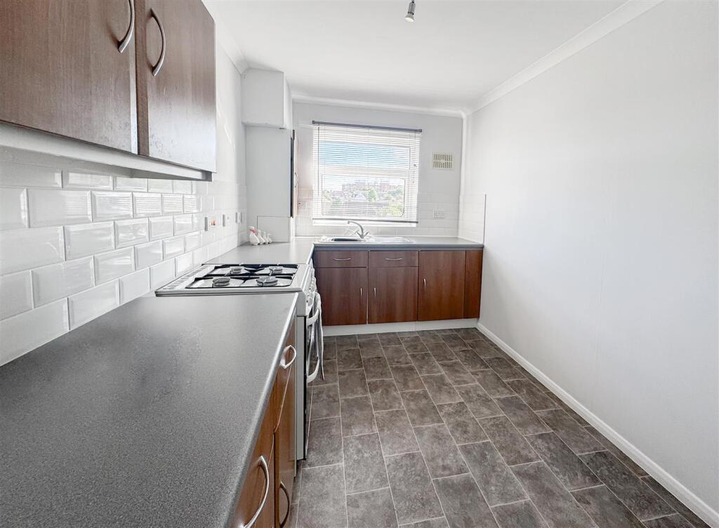 Apartment in Bexhill-on-Sea, White Hill - View 5