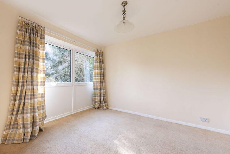 Apartment in Slough, Stoke Poges - More