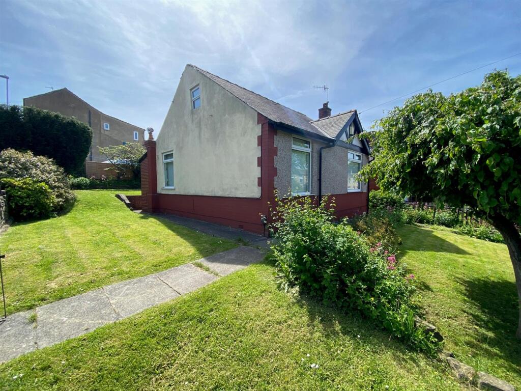 House in Kirklees, Salford, Taylor Hill - View 4
