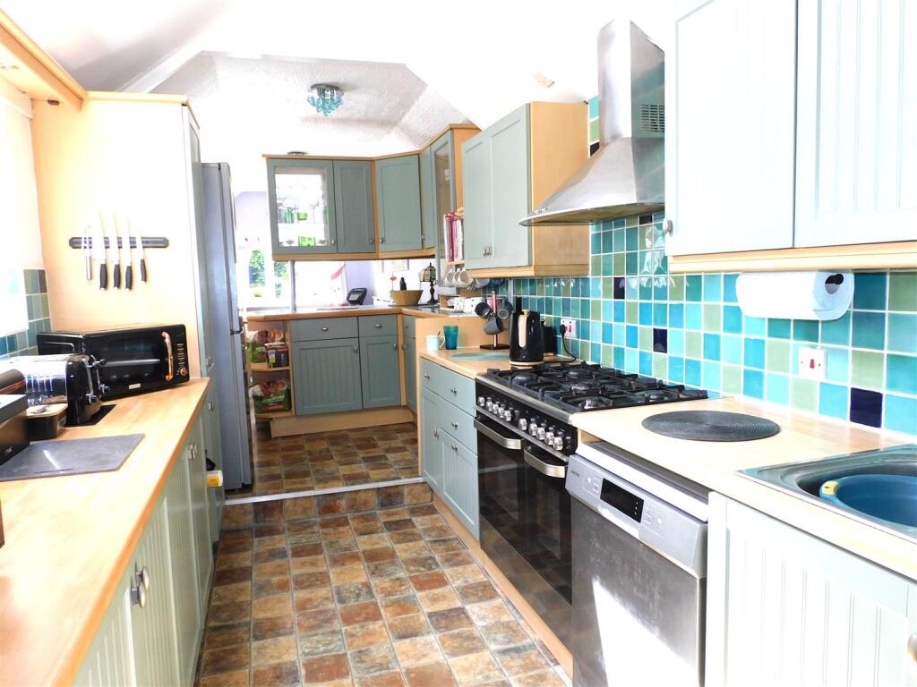 Fore Street, Seaton photo 4