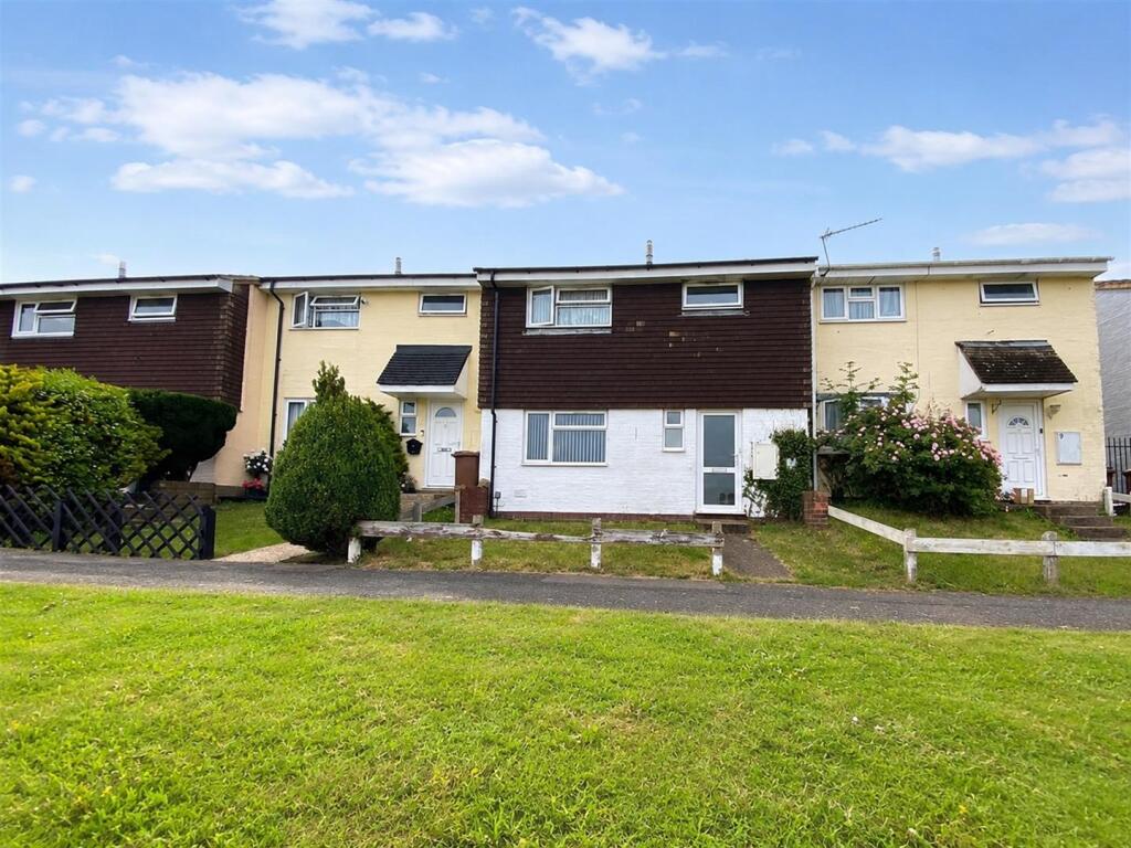 Main image of property: Defiant Close, Chatham