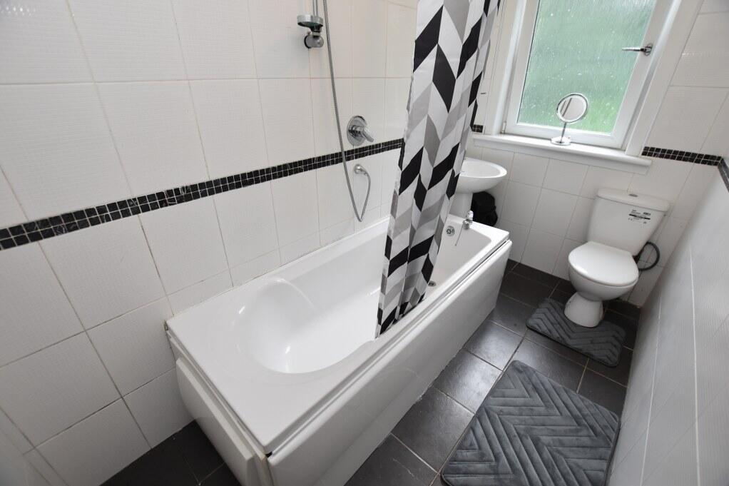 Apartment in Paisley - View 5