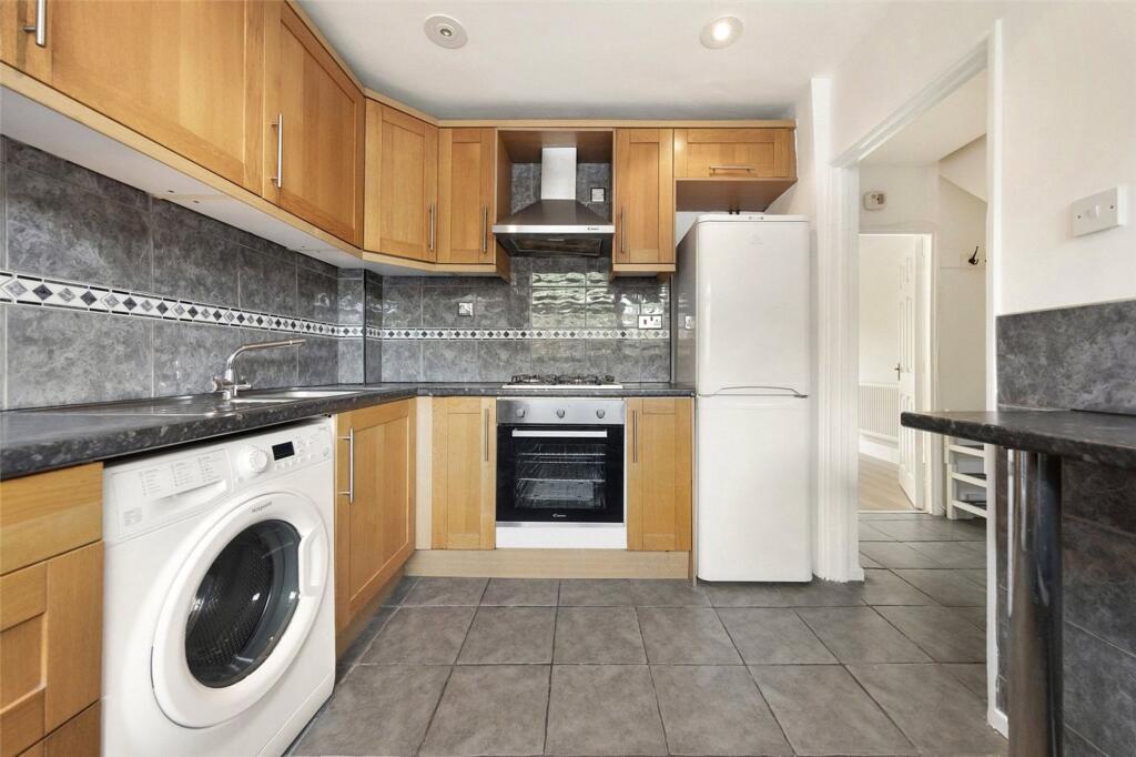 3 bedroom maisonette for rent