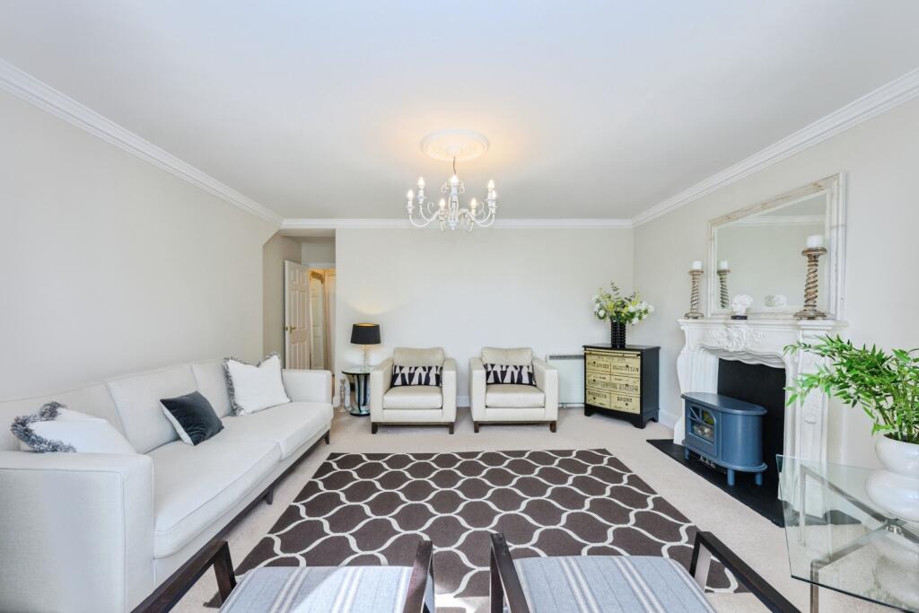 Apartment in Mole Valley, Leatherhead - View 5
