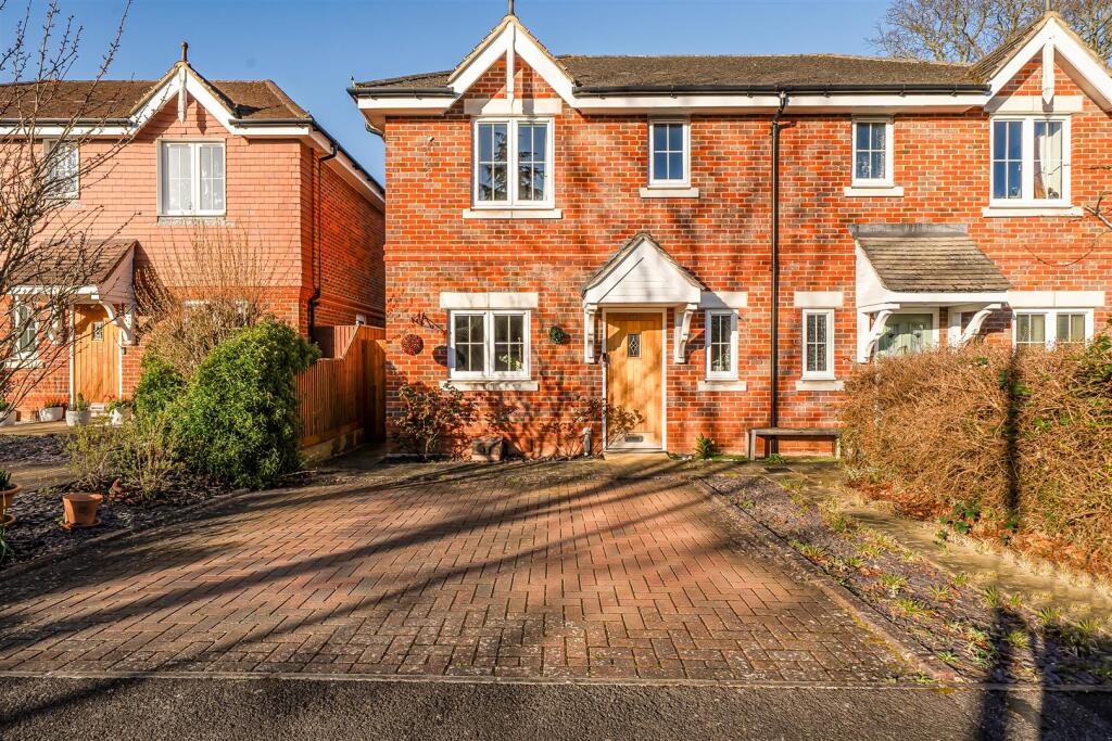 Main image of property: Farnesdown Drive Wokingham, Berkshire, RG41 1LD