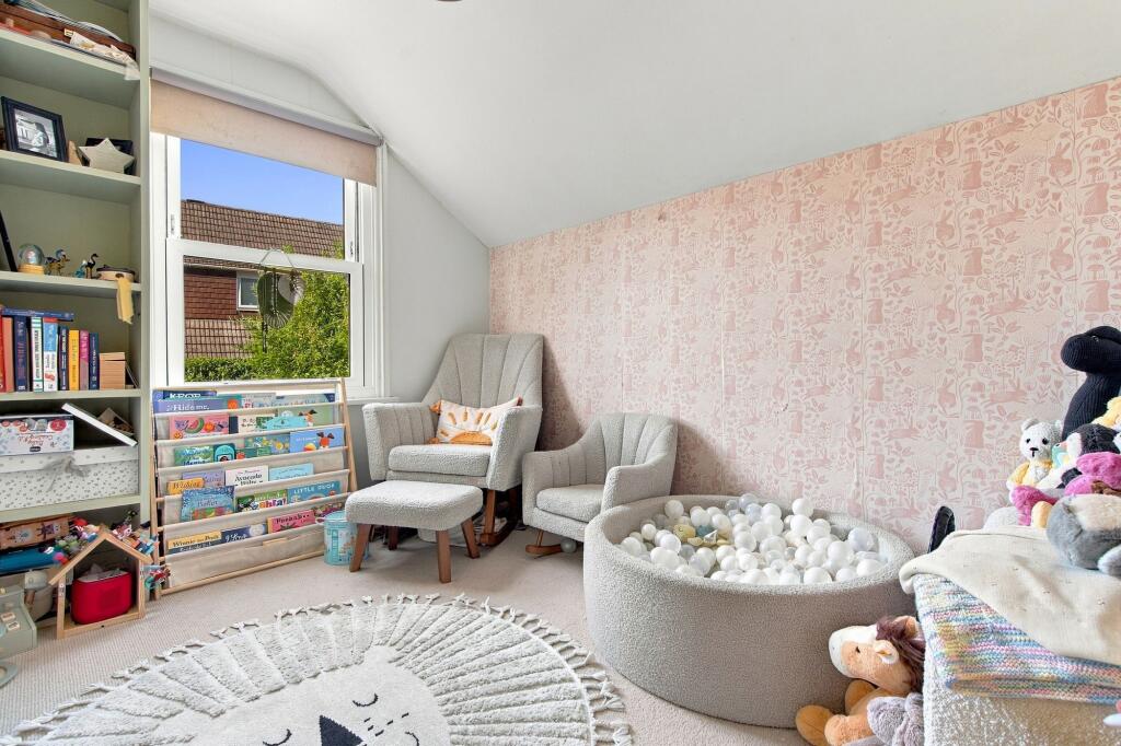 House in Winkfield, Bracknell Forest - More