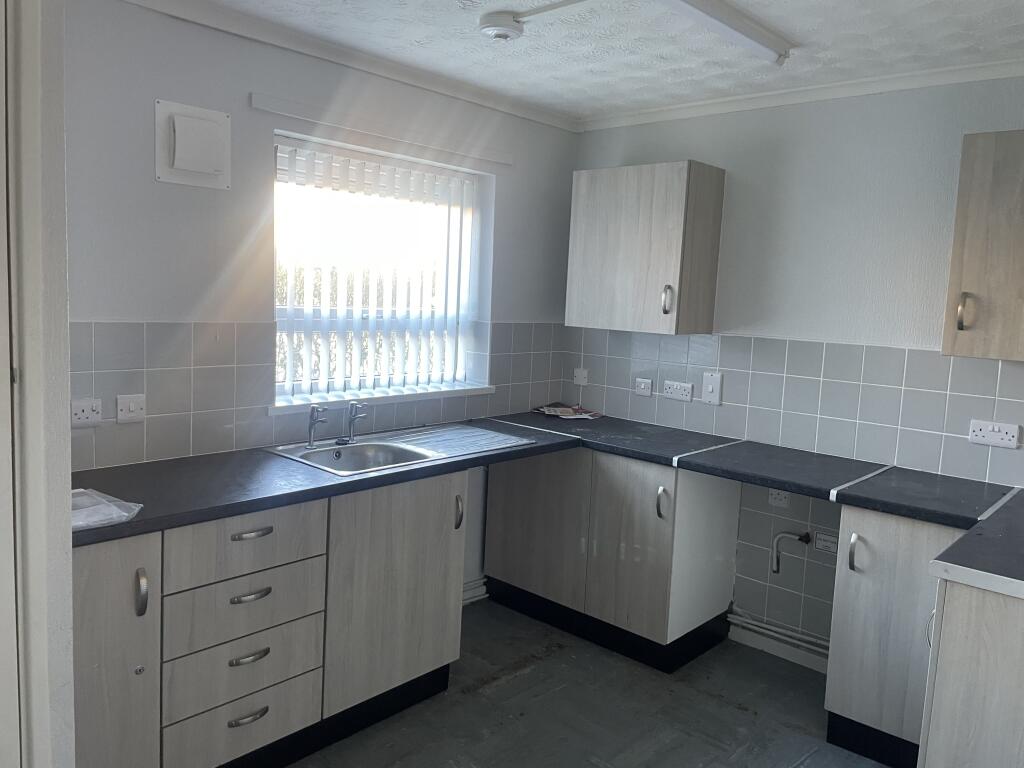 66 Briarwood, Brookside, Telford, Shropshire TF3 1TR photo 4