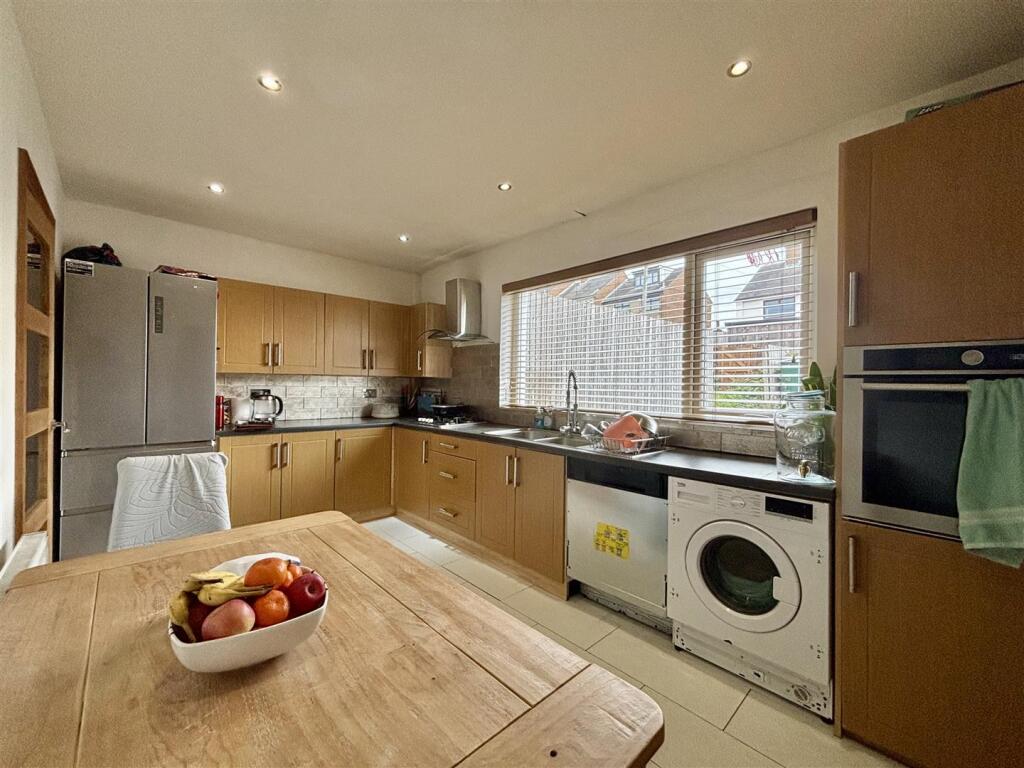 Weymouth Avenue, Allerton, Bradford photo 5