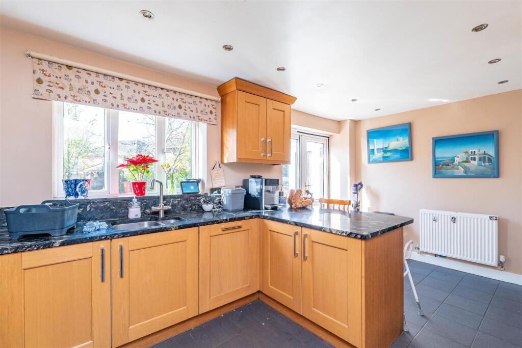 House in Chorley, Eaves Green - More
