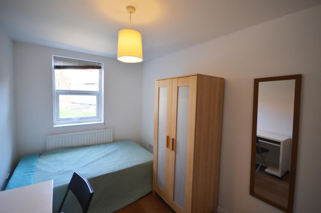 Apartment in Newcastle upon Tyne - View 5