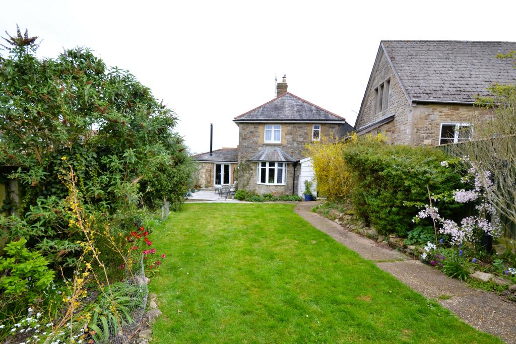 Arnold Road, Binstead, Isle Of Wight photo 2