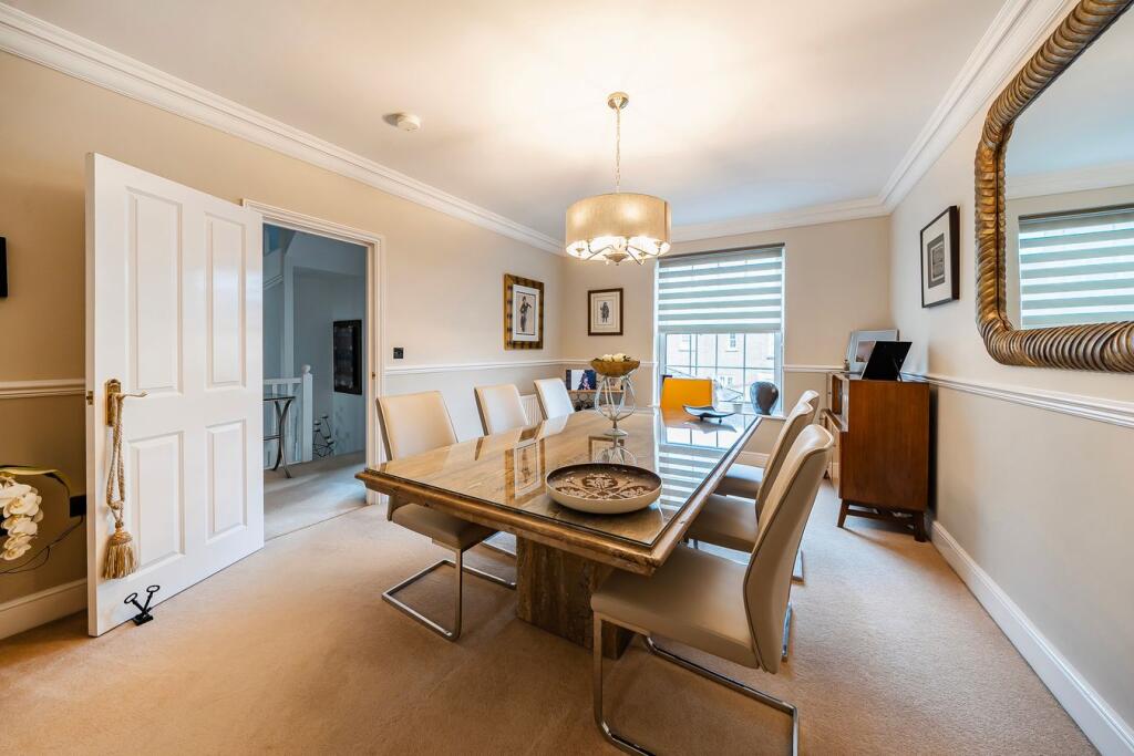 House in Bromley - More