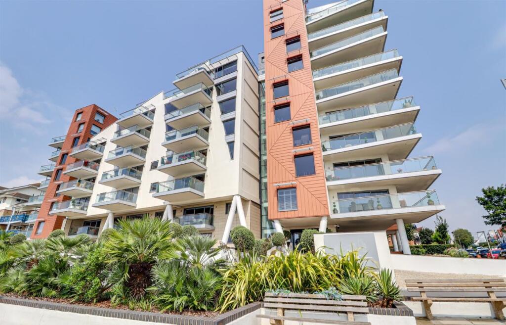 Main image of property: S2 The Shore, 22-23 The Leas, Westcliff-on-Sea, Essex, SS0 8FF