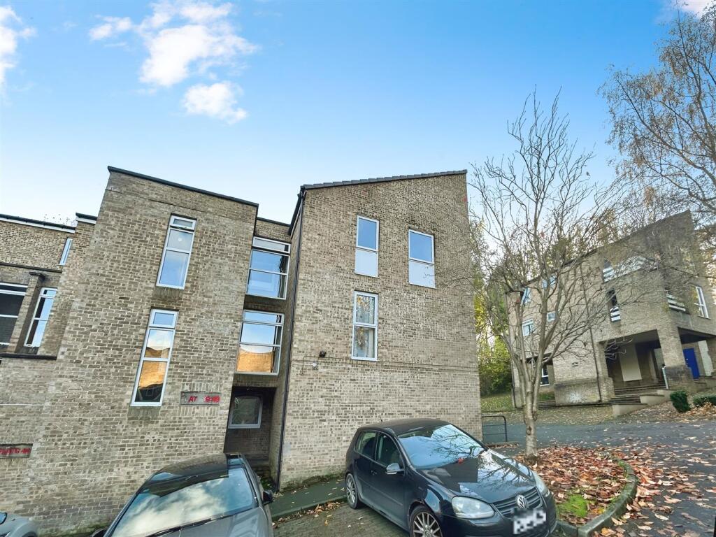 Main image of property: Frizley Gardens, Bradford