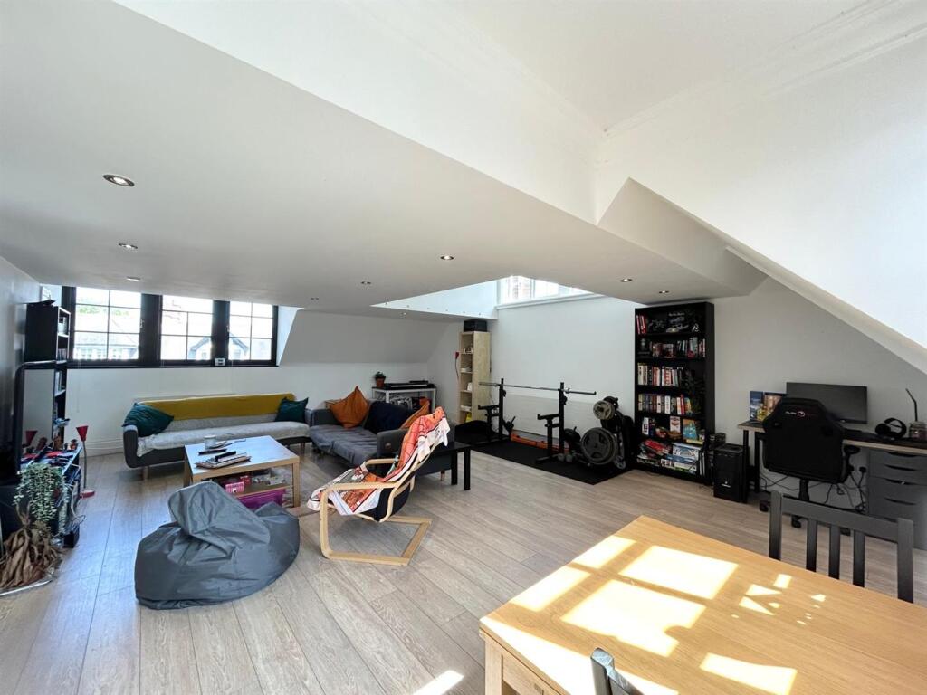 Main image of property: Penthouse Apartment - Knighton Drive, Leicester