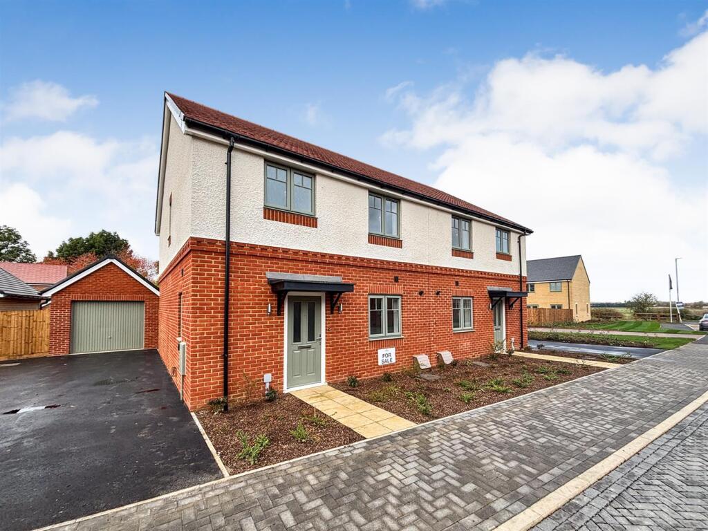 3-bed semi-detached on Plot 20, Skylark View, Upper Caldecote, Biggleswade, £430,000