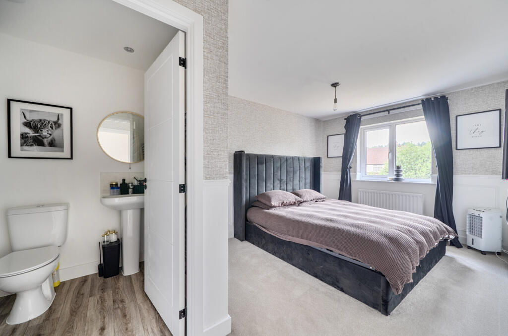 24 Poppy Way, Ottershaw, Chertsey photo 4