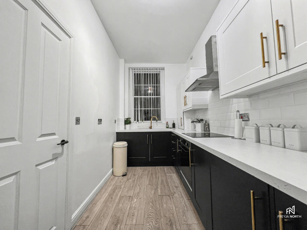 Main image of property: Flat 4, 25A Falkner Square, Liverpool, Merseyside, L8 7NZ