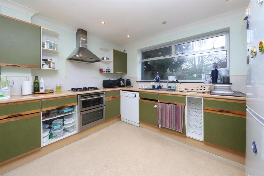Nicholls Avenue, Hillingdon, UB8 photo 4