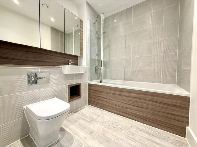 Apartment in Ilford - View 5